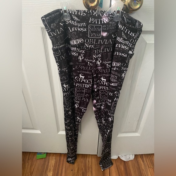 The wizarding world spell leggings- black -NWT spells over front and back- XL - Picture 2 of 5